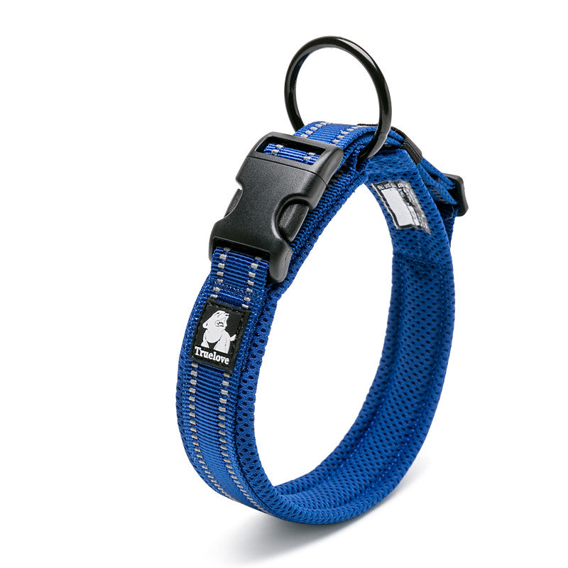 Soft nylon dog collar with reflective detail