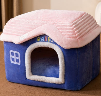Covered pet sleeping kennel for winter