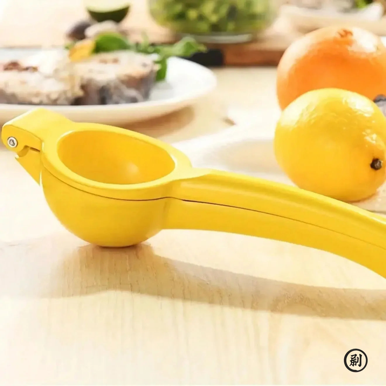 Manual lemon lime squeezer stainless steel citrus press juicer with built-in filter