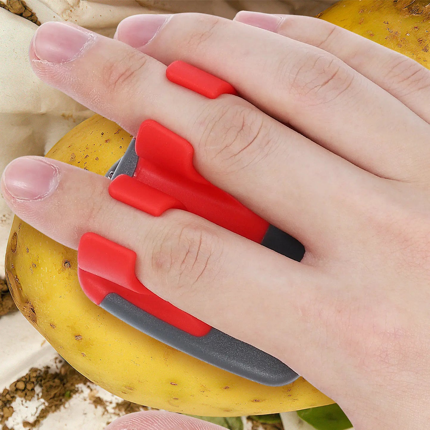 Multifunctional finger peeler set for peeling fruits and vegetables in the kitchen