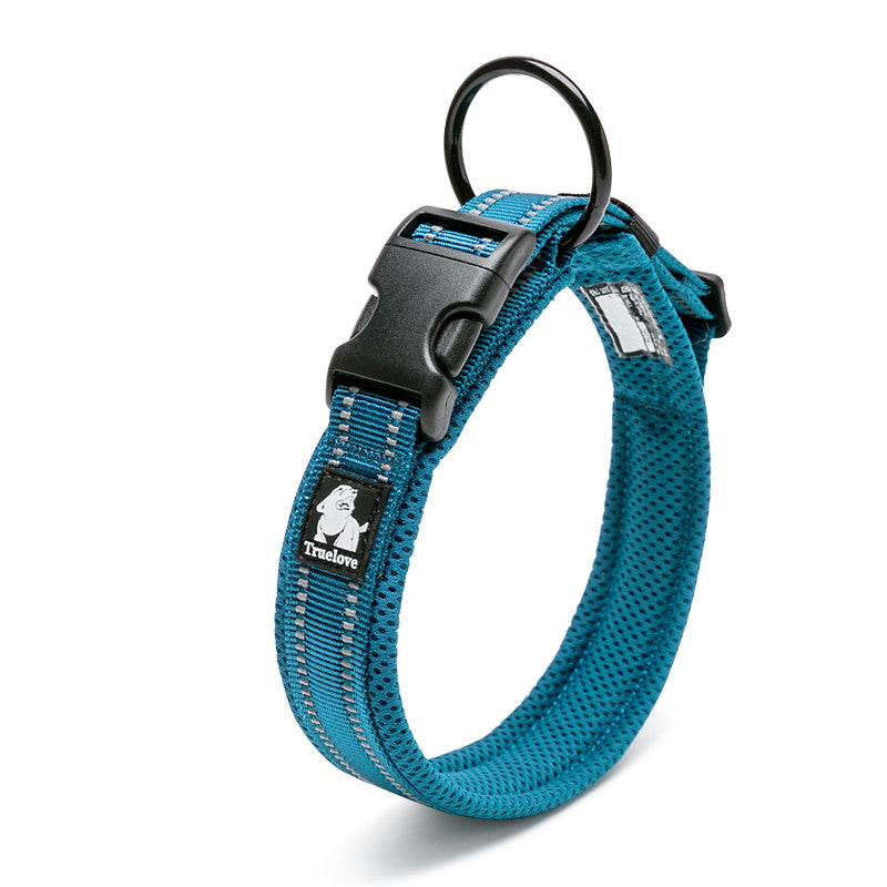 Soft nylon dog collar with reflective detail
